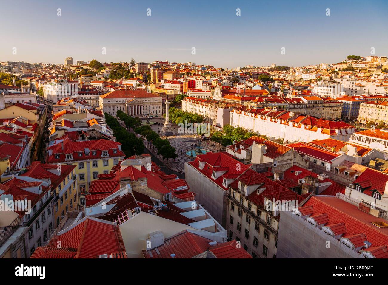 Re Pedro IV, Piazza Rossio vista da Santa Justa Lift a Lisbona, Portogallo Foto Stock