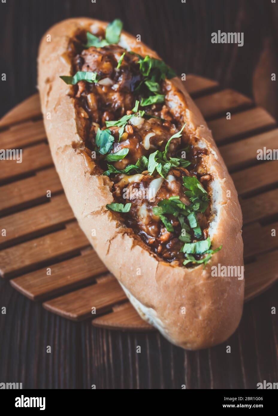 Hot Dog panino farcito con polpettine di carne Foto Stock