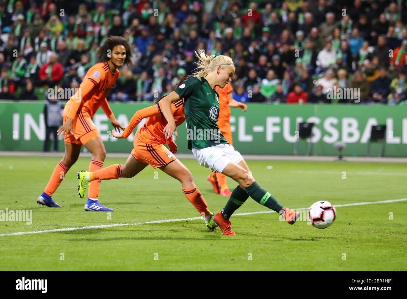 Wolfsburg, Germania, 27 marzo 2019: Pernille Harder di VfL Wolfsburg in azione durante una partita di calcio della UEFA femminile Champions League Foto Stock