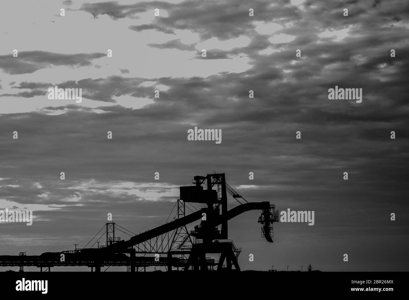 Terminale di carico per il carico di cargo carboniferi da parte di gru a terra. Foto Stock
