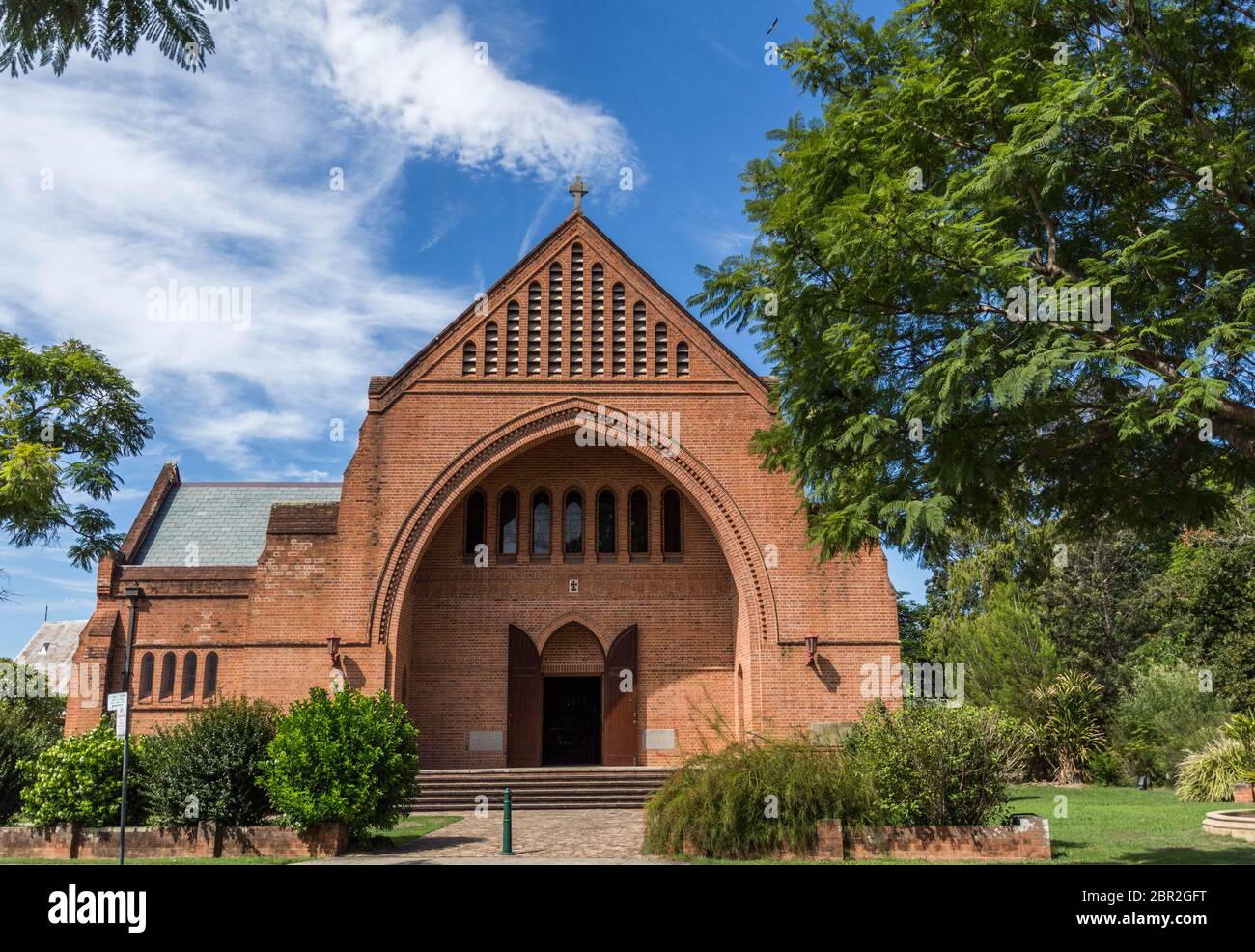 Facciata in stile architettonico gotico chiesa Cattedrale di Cristo Re, anglicano tempio costruito nel 1884 nella zona centrale di Grafton, una città del nord Foto Stock