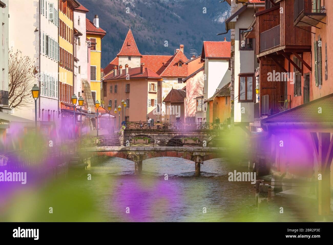Il Palais de l'Isle e Thiou fiume nella città vecchia di Annecy, Venezia delle alpi, Francia Foto Stock