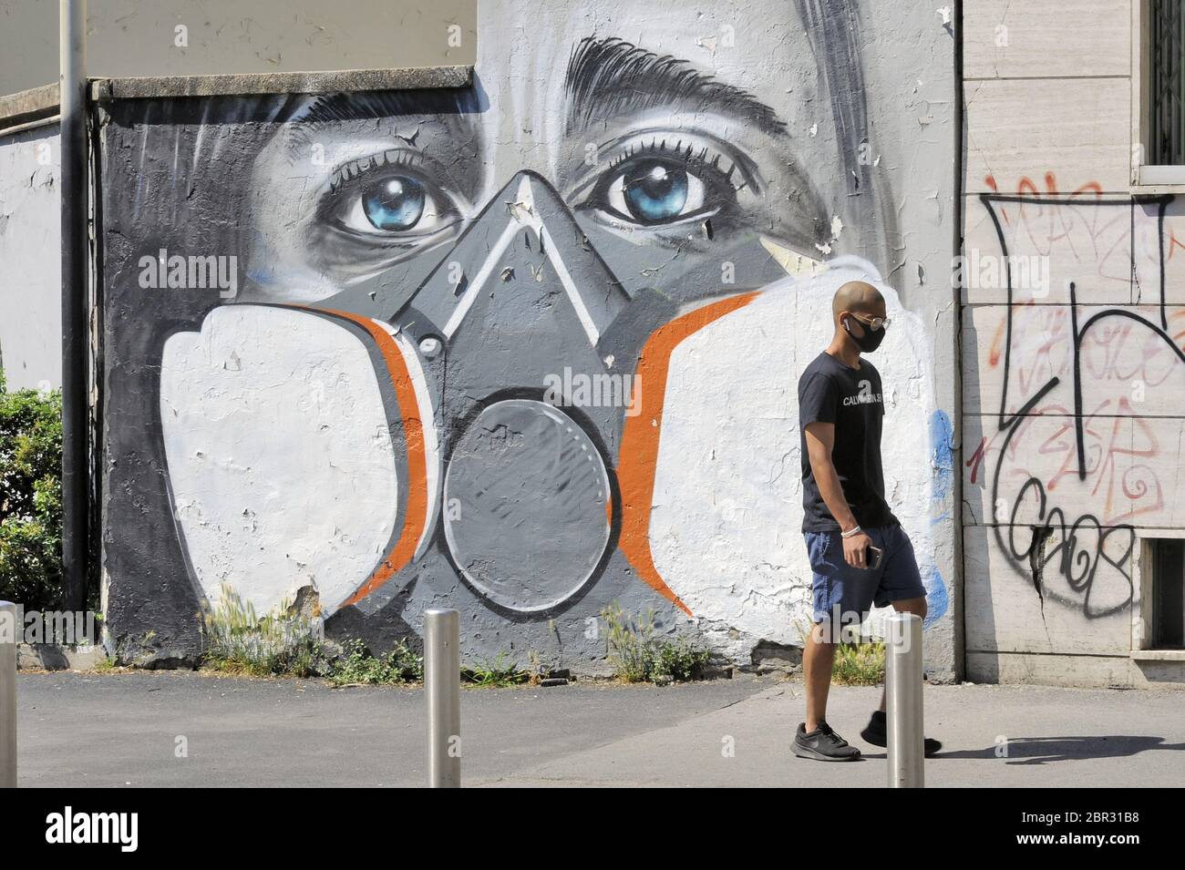 Milano (Italia), arte di strada al tempo dell'epidemia di Coronavirus Foto Stock