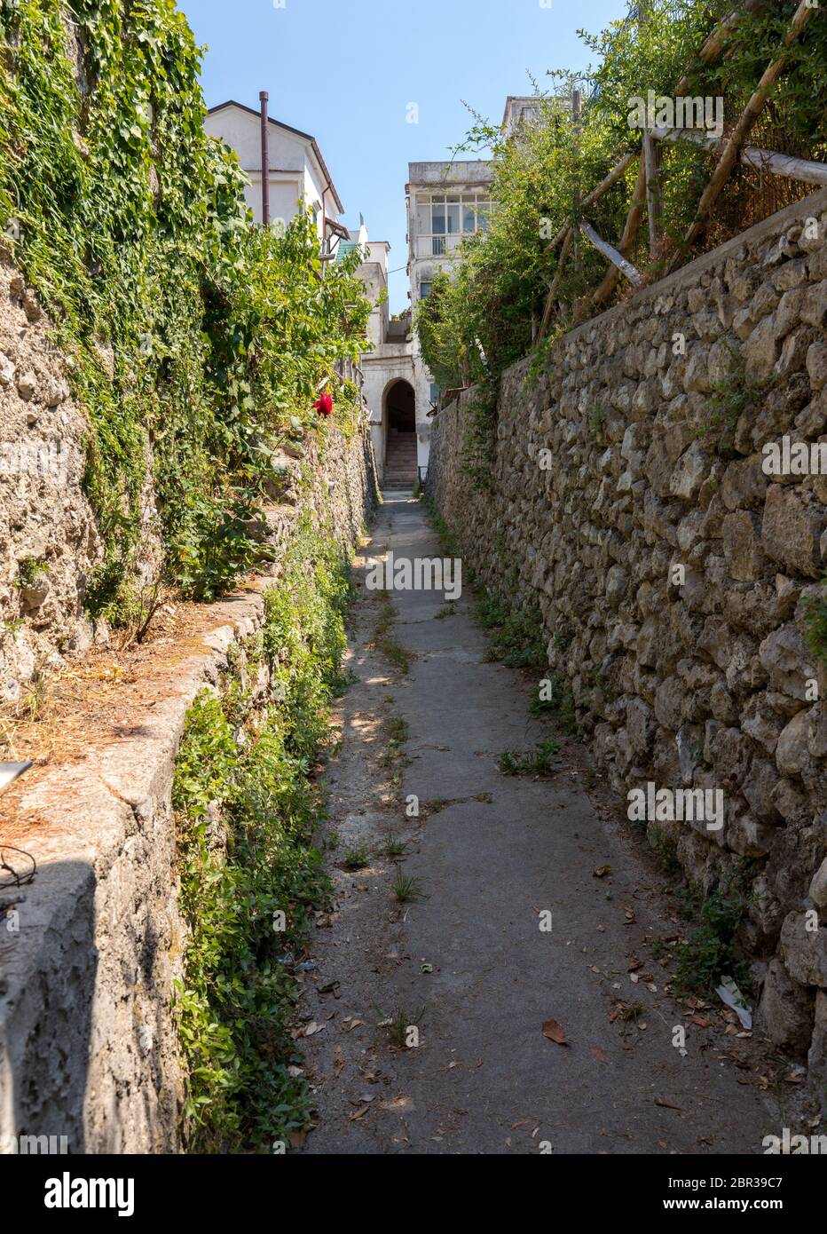 Ravellio una città e comune situato al di sopra della Costiera Amalfitana. L'Italia. La sua posizione panoramica la rende una destinazione turistica popolare Foto Stock