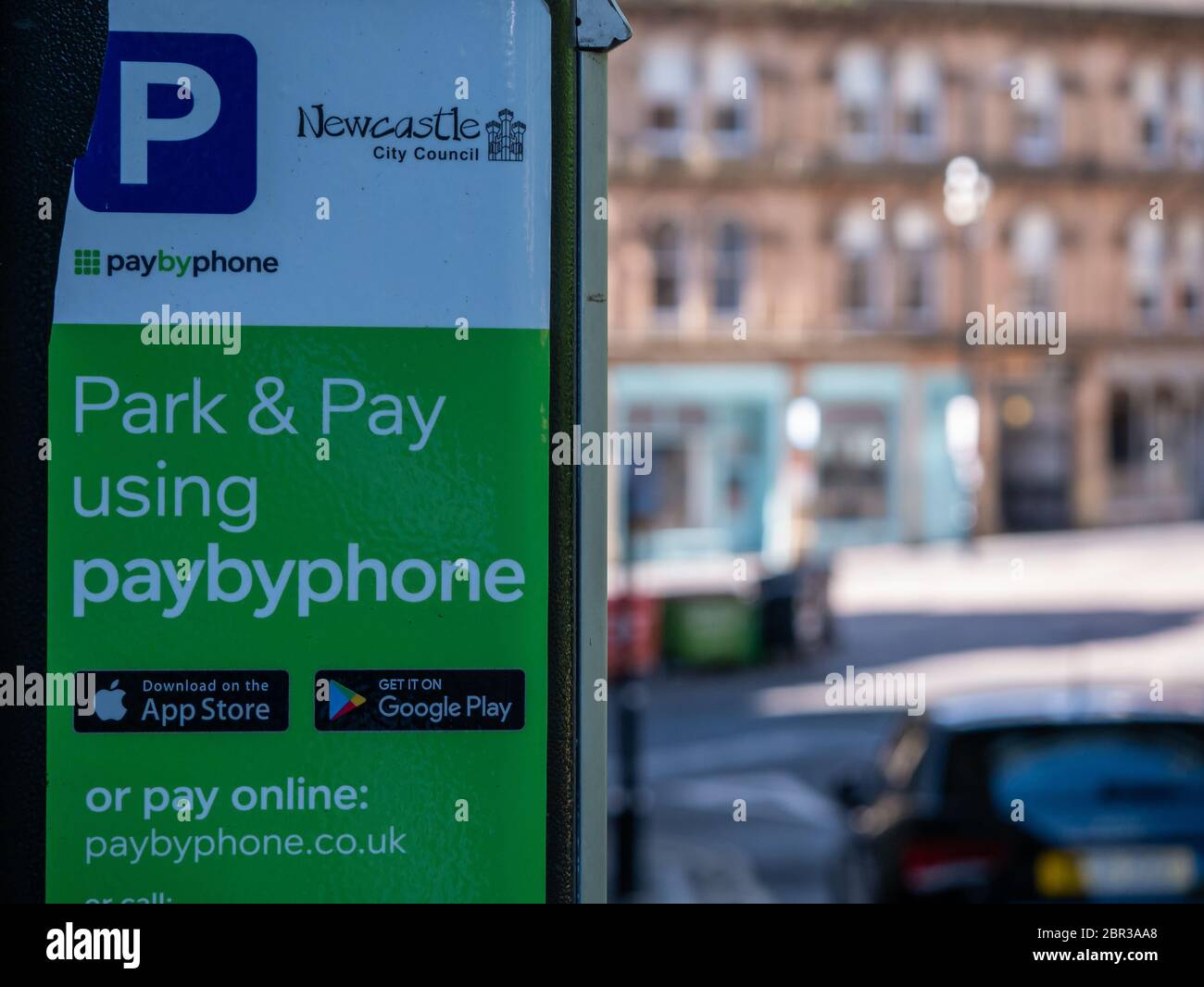 Park & Pay per telefono, cartello sul parking a Newcastle upon Tyne Foto Stock