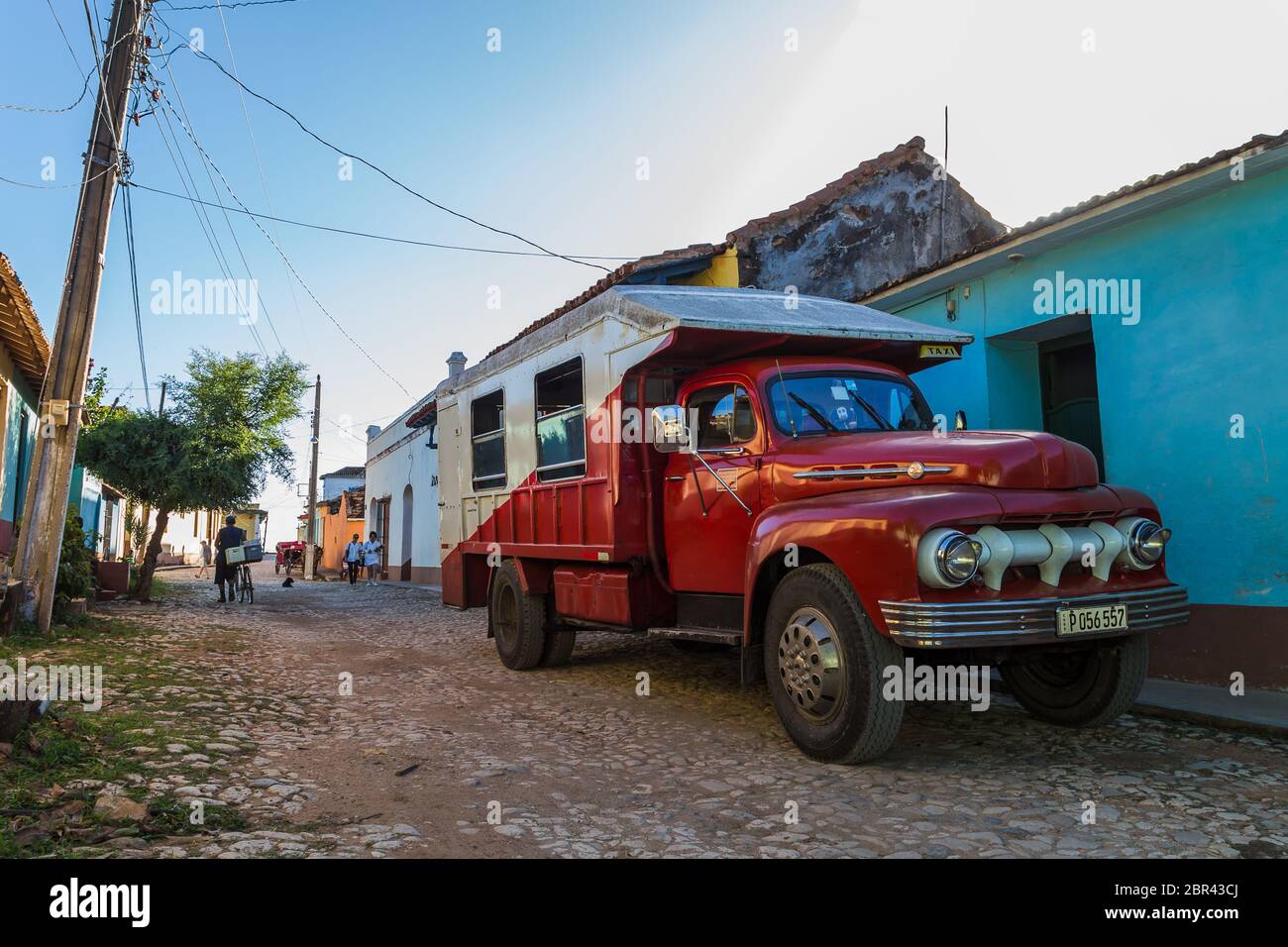 Vettore di persone rosse visto sul lato della strada a Trinidad, Cuba nel novembre 2015. Foto Stock