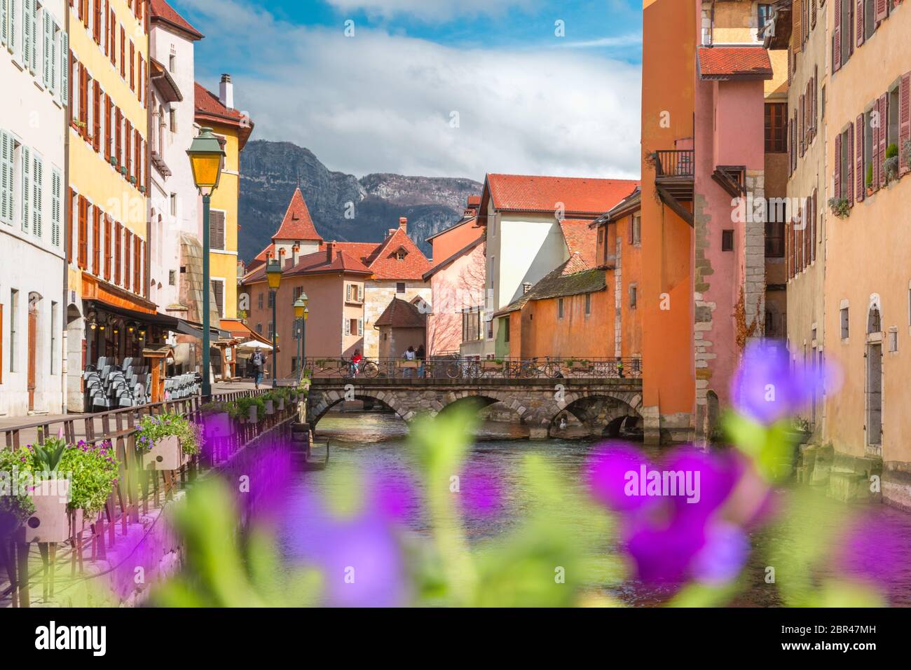 Il Palais de l'Isle e Thiou fiume nella città vecchia di Annecy, Venezia delle alpi, Francia Foto Stock