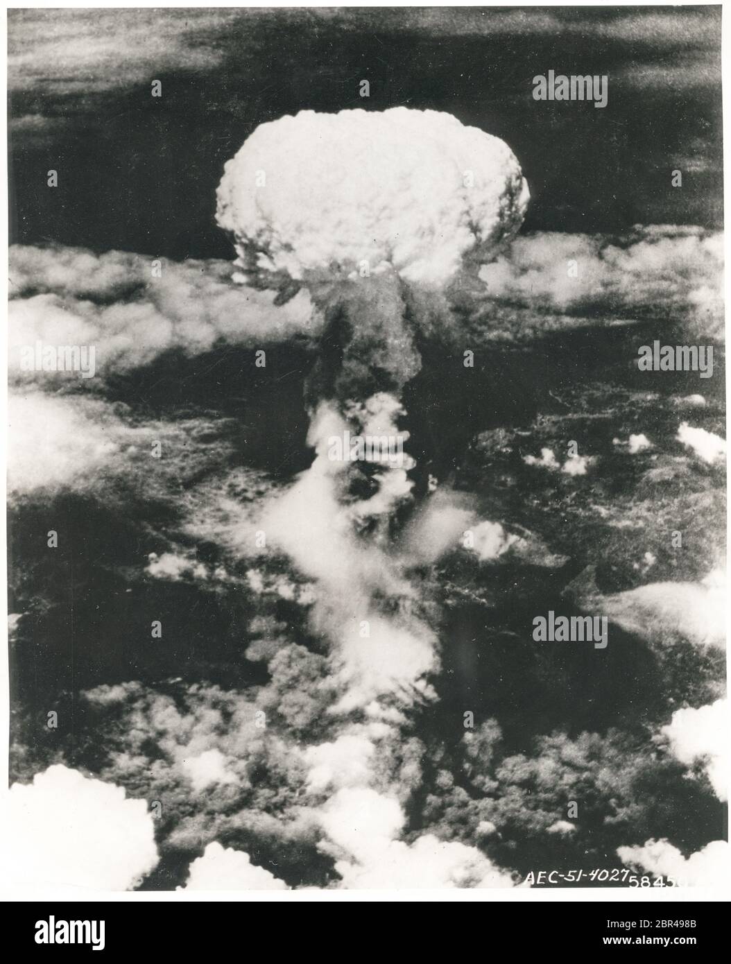Nube di funghi a seguito dell'esplosione della bomba atomica di Nagasaki, Giappone, seconda guerra mondiale Foto Stock