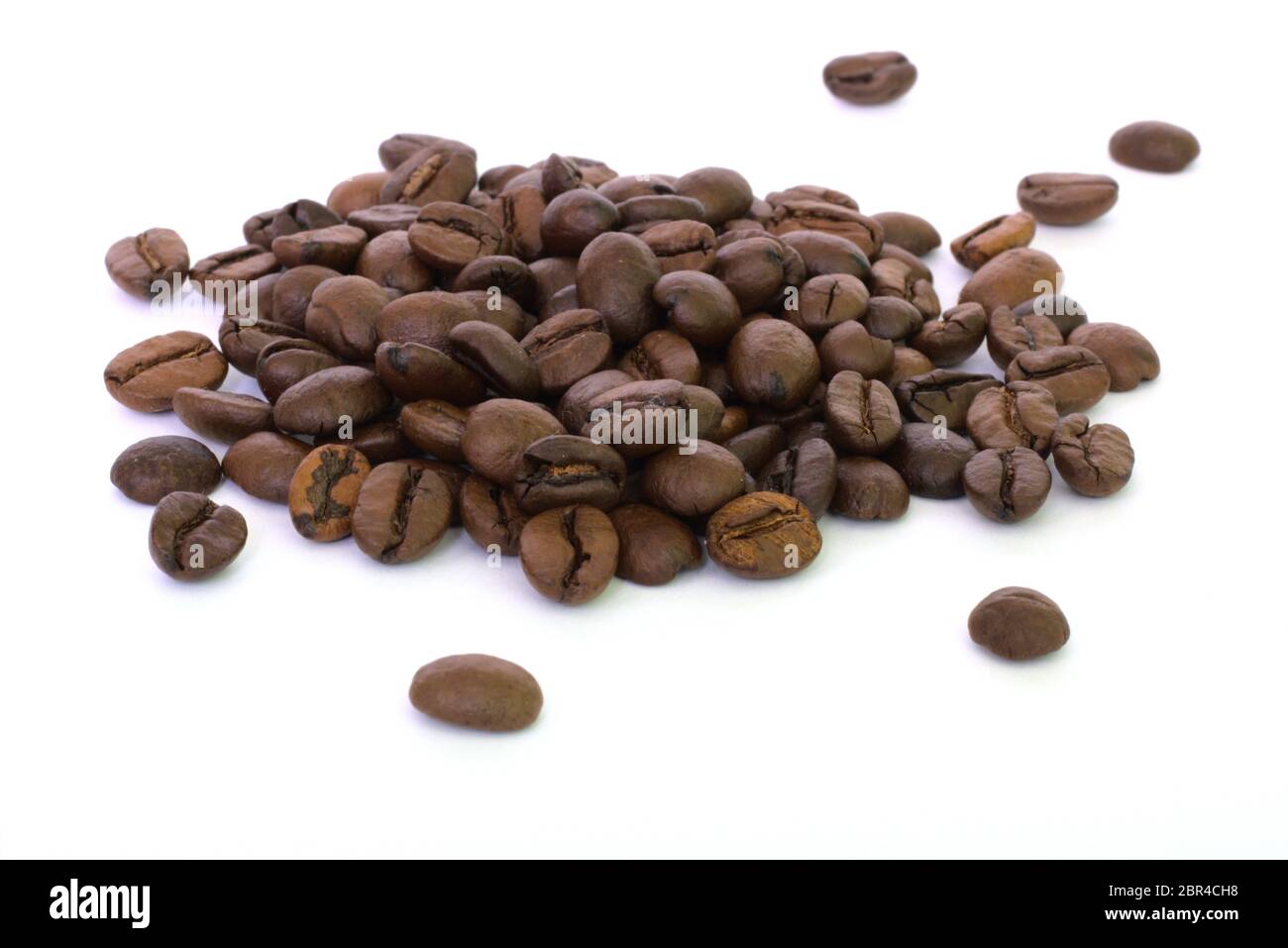 Chicco di caffè con sfondo bianco Foto Stock