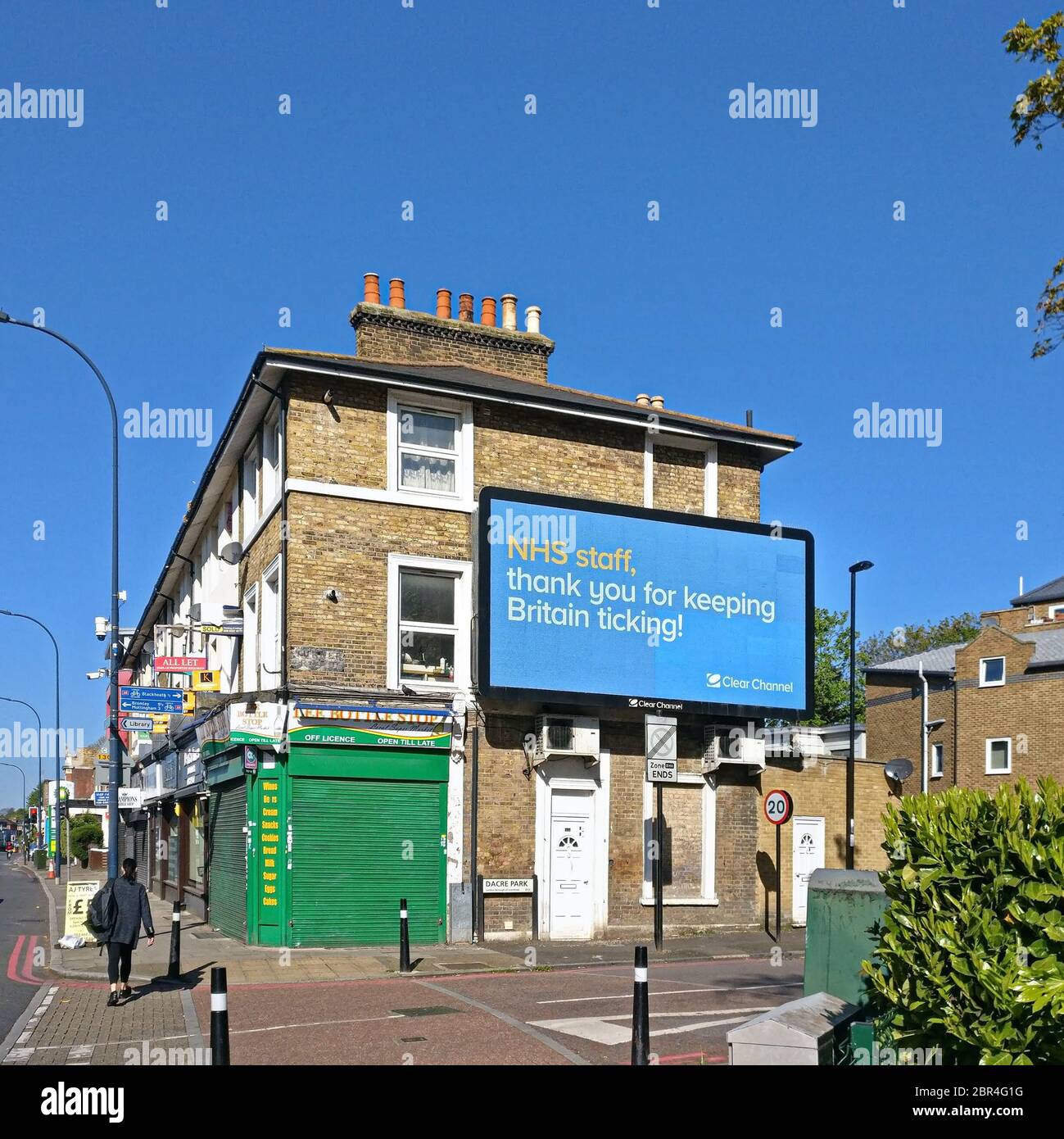 Londra, Regno Unito - 20 aprile 2020: Visualizzazione di annunci leggeri con nota di ringraziamento per NHS, esposto a Lewisham Street durante il Coronavirus Covid-19 Outbra Foto Stock