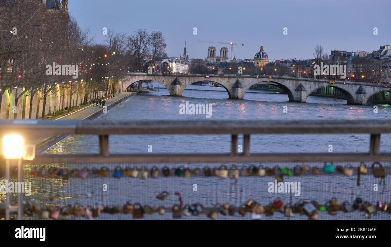 Pont Neuf e Pont des Arts a Dusk Foto Stock