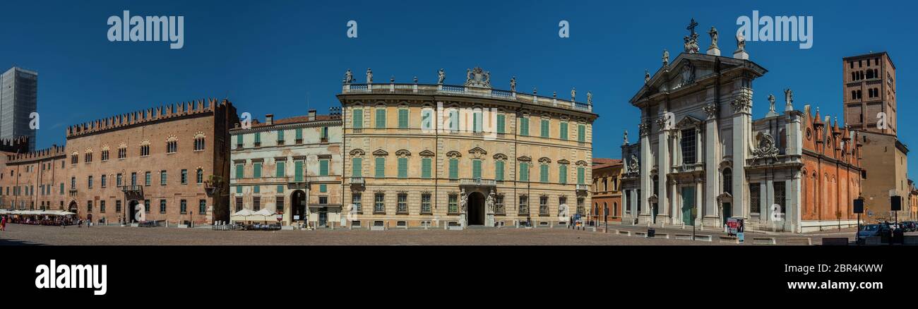 La famosa piazza rinascimentale Piazza Sordello a Mantova. Vista sulla cattedrale di San Pietro e sull'edificio storico. Foto Stock