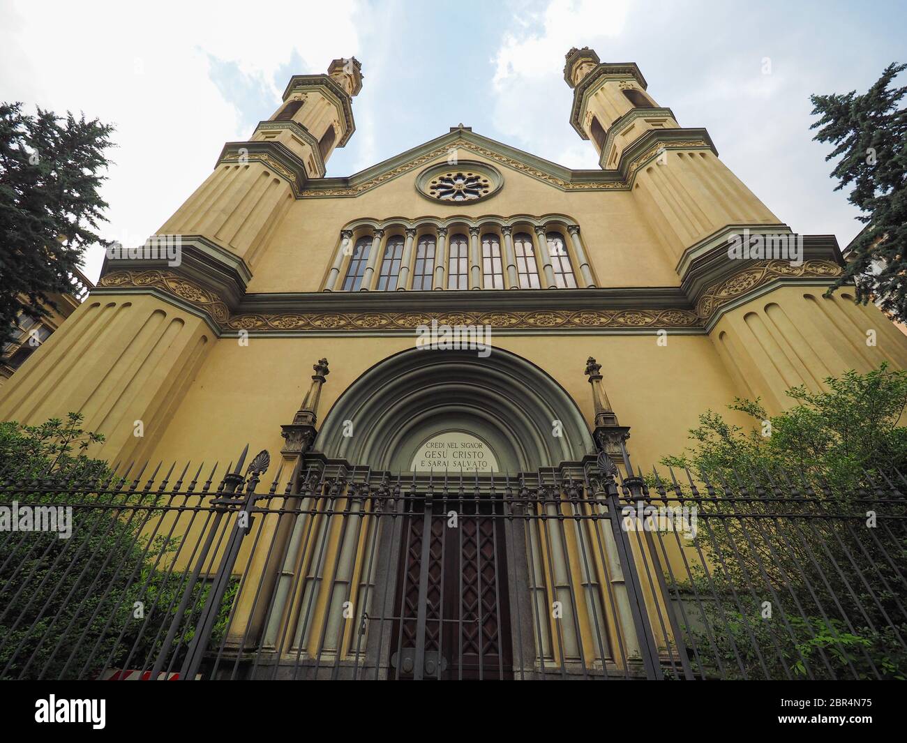 Tempio Valdese (significato tempio valdese) chiesa evangelica in Torino, Italia. Il testo significa credere nel Signore Gesù e sarai salvato Foto Stock