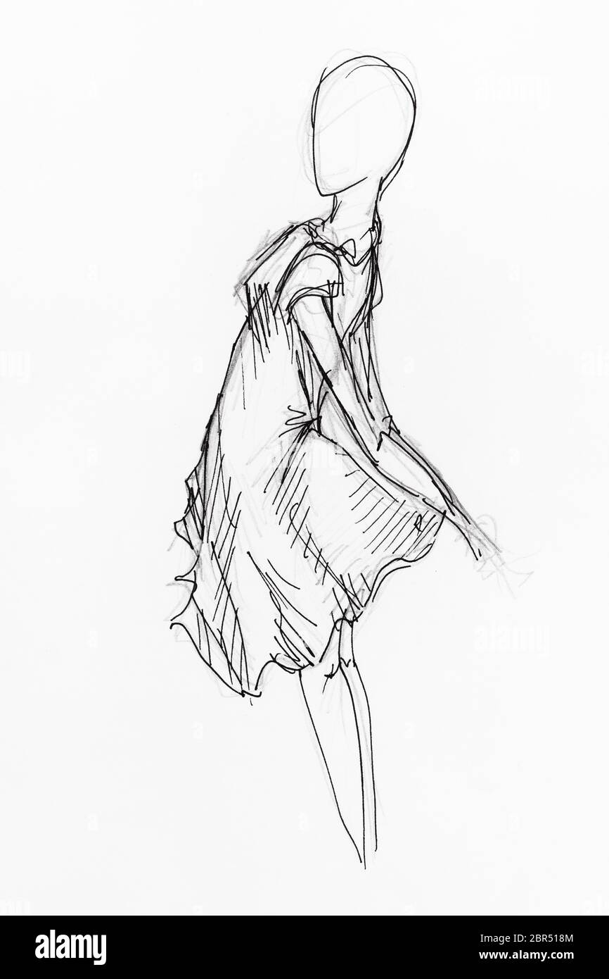 Schizzo di figura femminile in abito billowing disegnati a mano da nero a matita e inchiostro su carta bianca Foto Stock