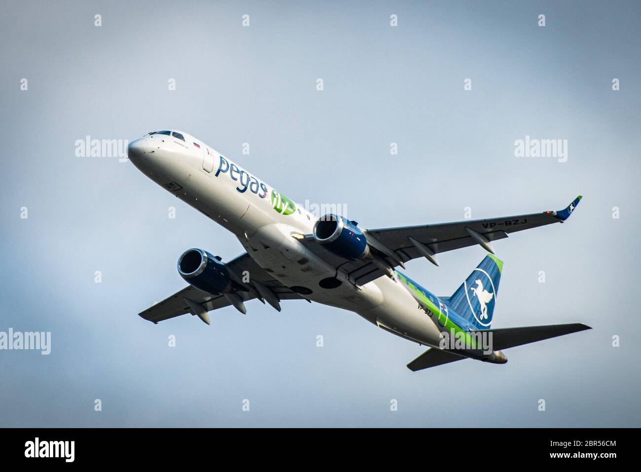 Ottobre 29, 2019, Mosca, Russia. Aereo Embraer ERJ-190 Ikar Airlines presso l'aeroporto di Sheremetyevo di Mosca. Foto Stock