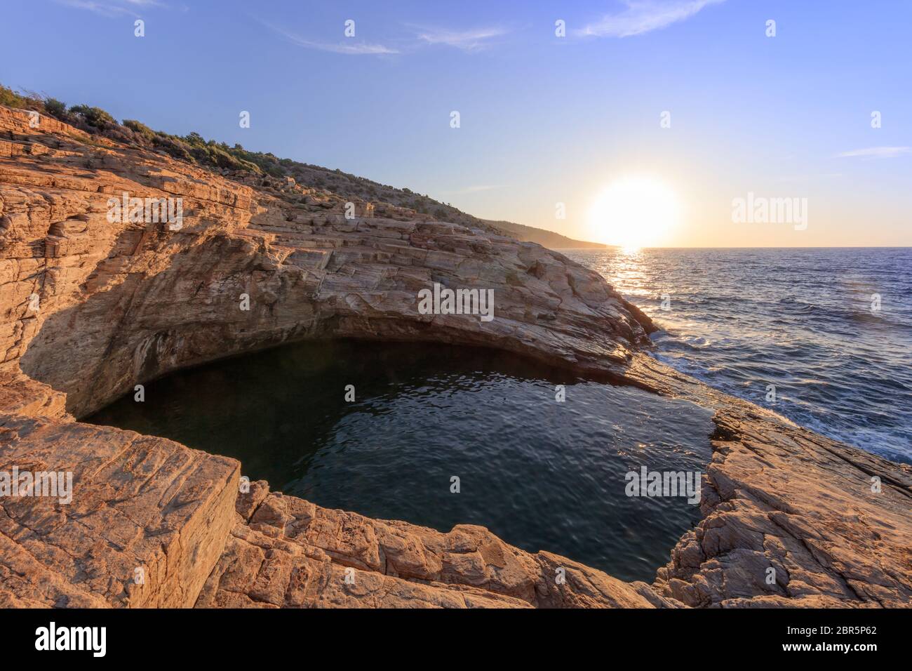 Sunrise in Giola, naturale piscina di acqua di mare. Thassos Island, Grecia Foto Stock