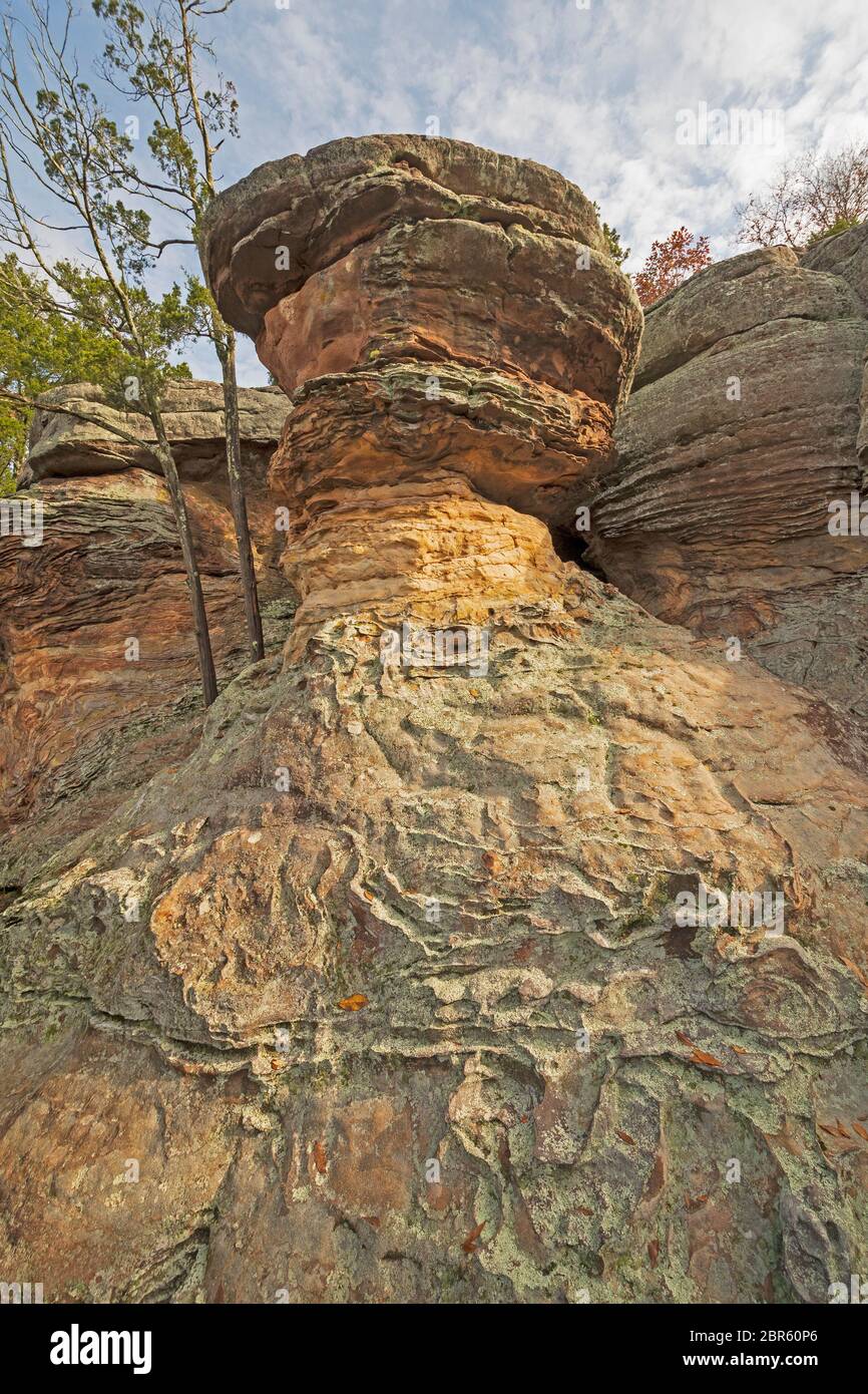 Hoodoos arenaria di raggiungere il cielo nel Giardino degli Dei in Shawnee Foreat nazionale in Southern Illinois Foto Stock