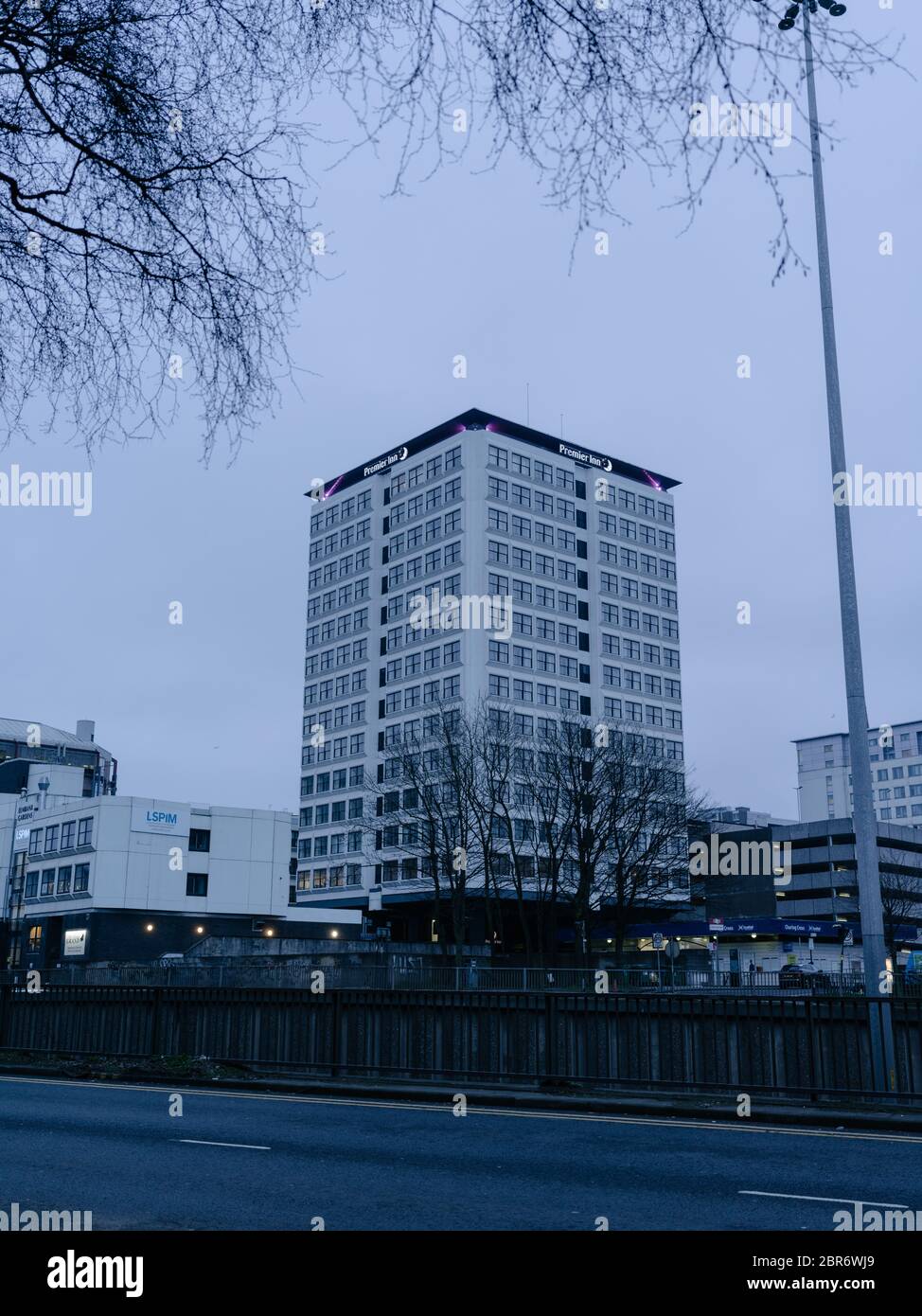 L'hotel Premier Inn a Charing Cross nel centro di Glasgow, chiuso durante la pandemia e il blocco globale del Covid 19. Foto Stock