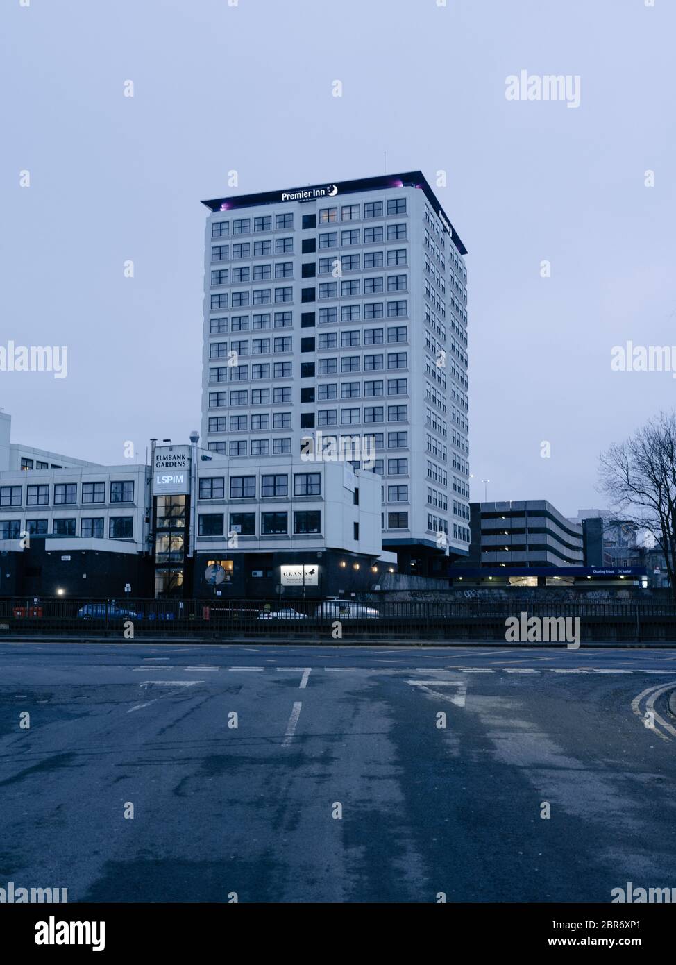 L'hotel Premier Inn a Charing Cross nel centro di Glasgow, chiuso durante la pandemia e il blocco globale del Covid 19. Foto Stock
