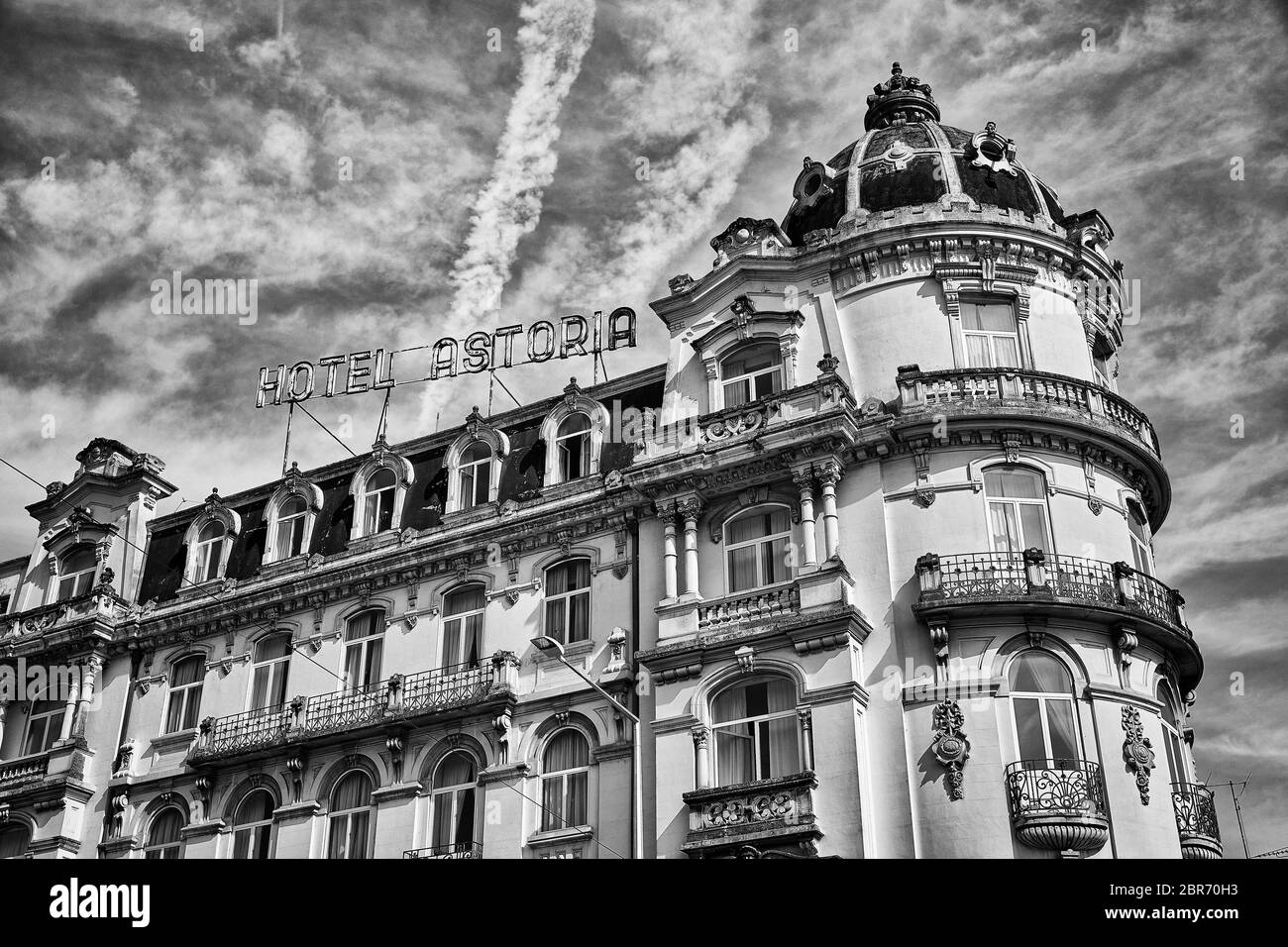 L'Hotel Astoria, situato nella città vecchia di Coimbra, in Portogallo, è il più bel vecchio hotel della città. Foto Stock