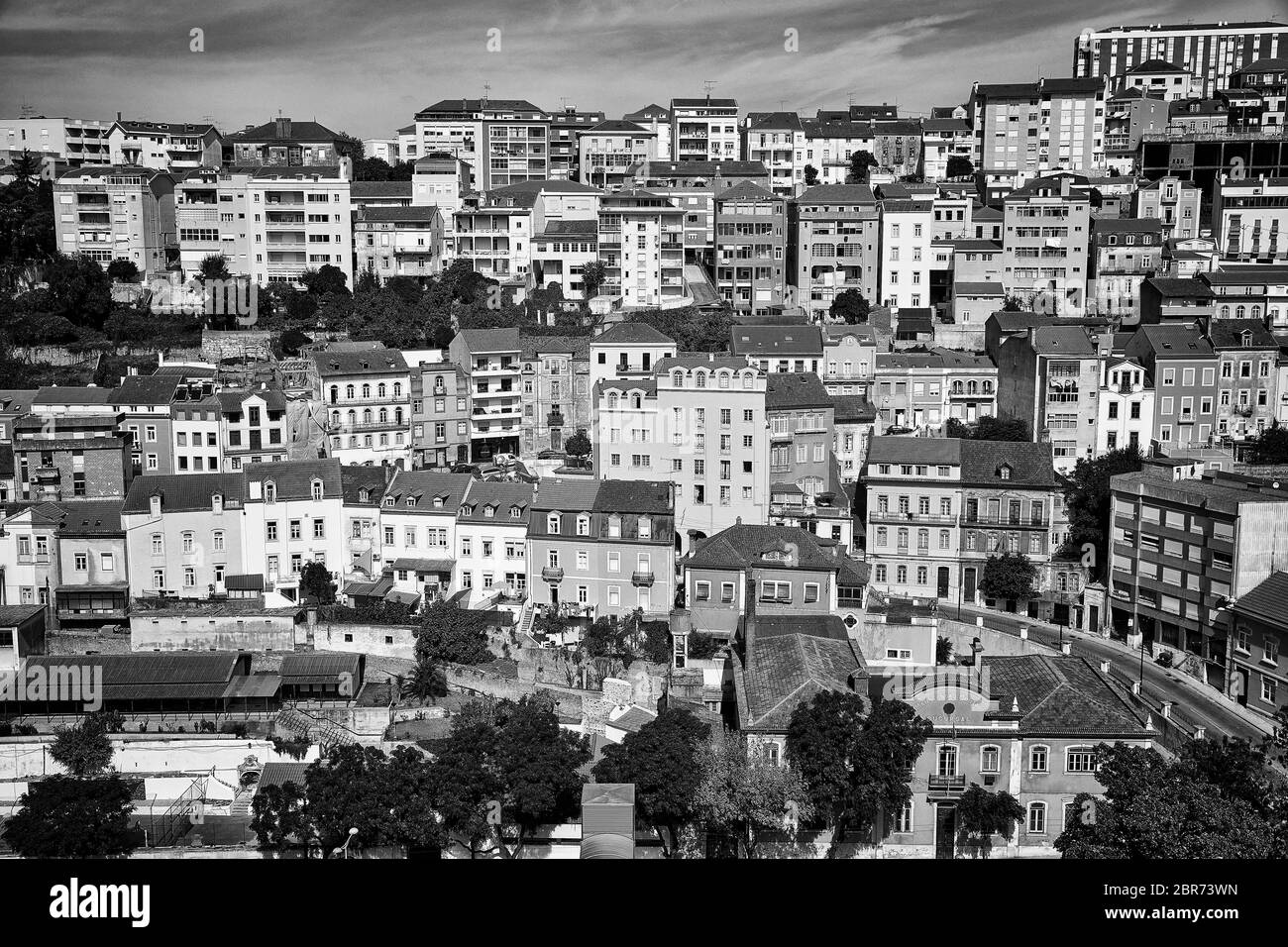 Colorati edifici di quartiere a Coimbra, Portogallo Foto Stock