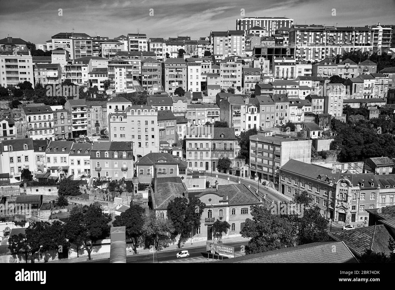 Colorati edifici di quartiere a Coimbra, Portogallo Foto Stock