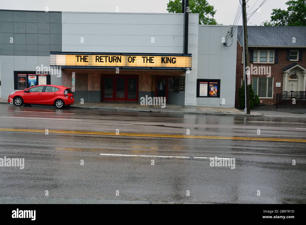 Un cinema chiuso a causa della pandemia di Coronavirus pubblica un messaggio ispiratore dal film Signore degli anelli per il pubblico. Foto Stock