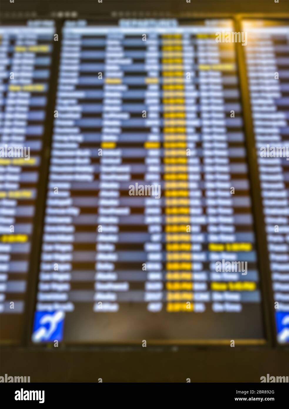 imbarco per partenze o arrivi - immagine sfocata. Foto Stock