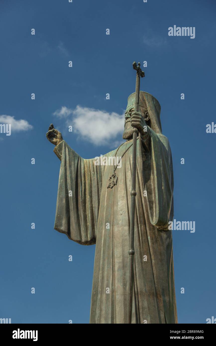 Statua dell'arcivescovo Damaskinos ad Atene, Grecia Foto Stock