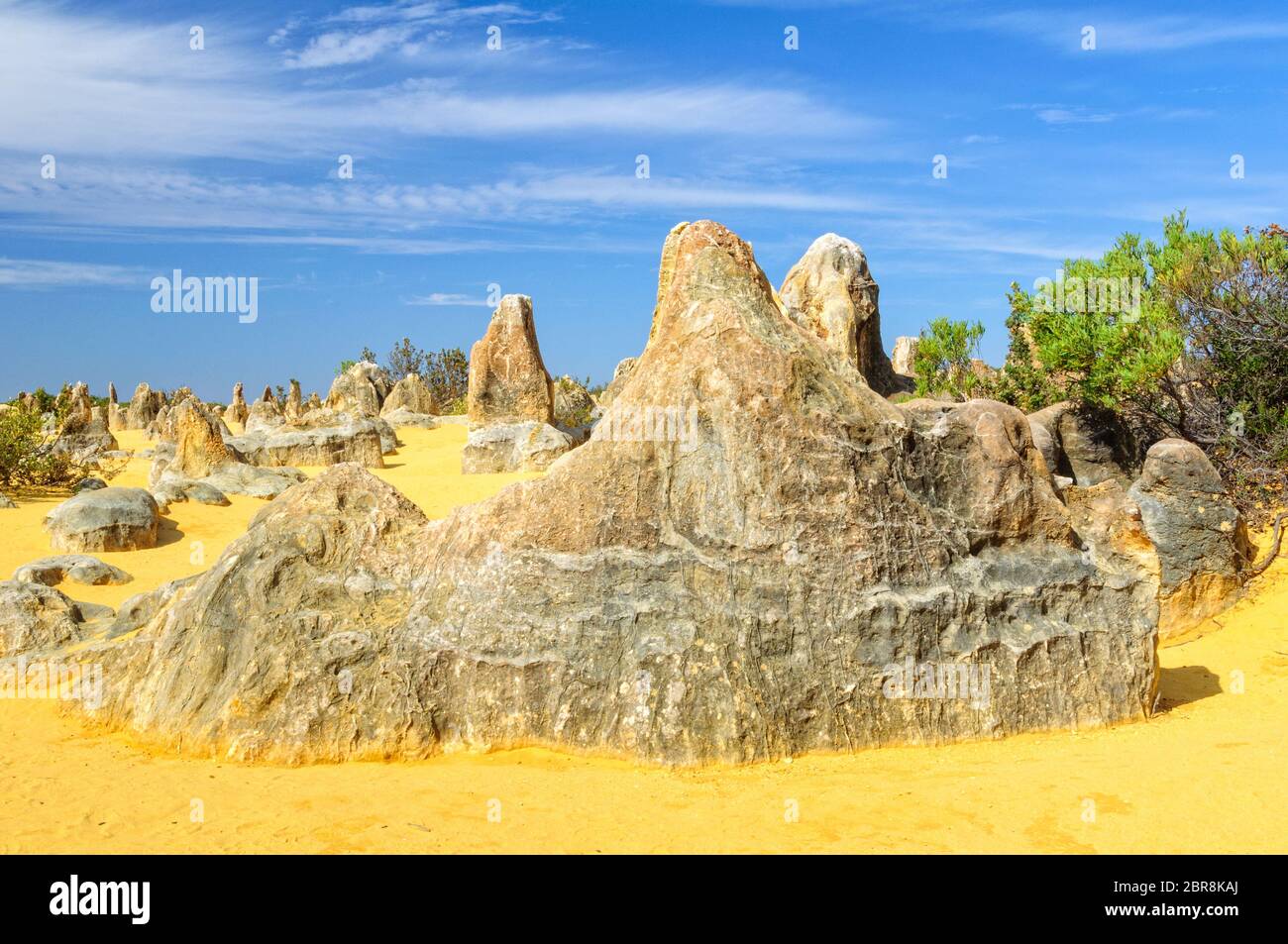 Colonne di pietra calcarea nel Deserto Pinnacles del Nambung National Park - Cervantes, WA, Australia Foto Stock