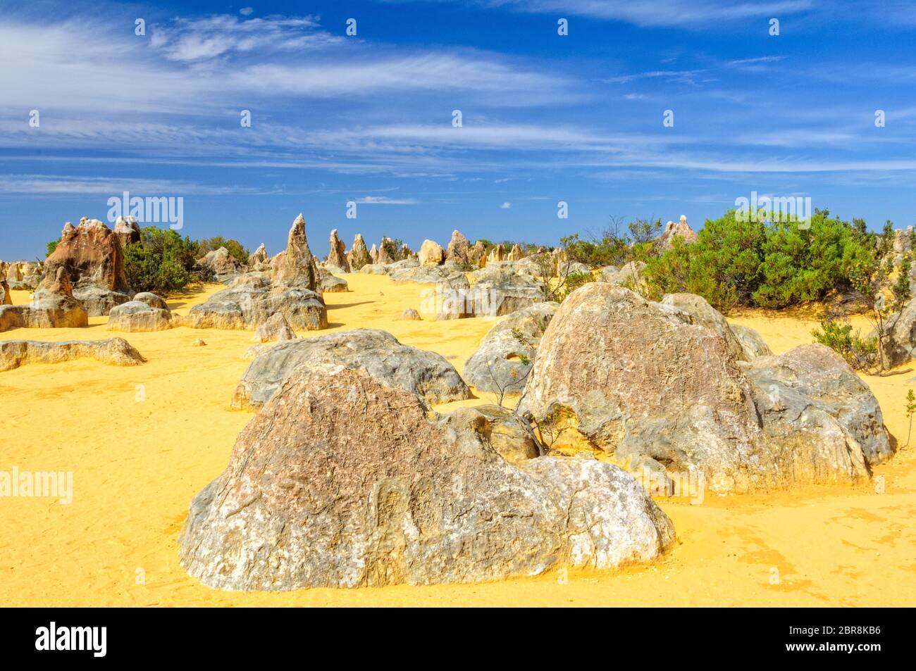 Colonne di pietra calcarea nel Deserto Pinnacles del Nambung National Park - Cervantes, WA, Australia Foto Stock