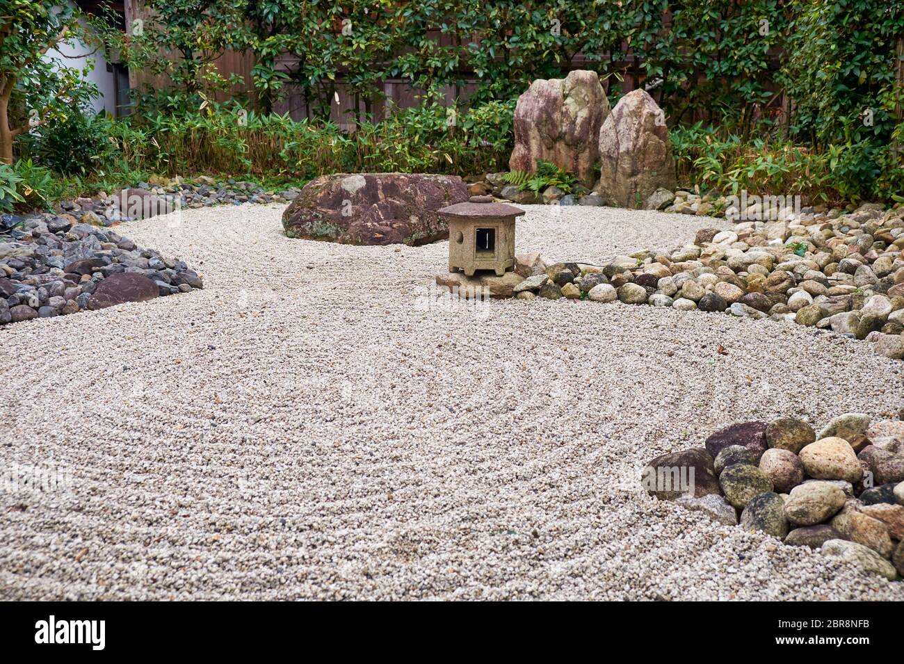 La vista del giardino roccioso Zen del tempio di Shoren-in Monzeki (Awata Gosho (Palazzo Imperiale di Awata)). Kyoto. Giappone Foto Stock