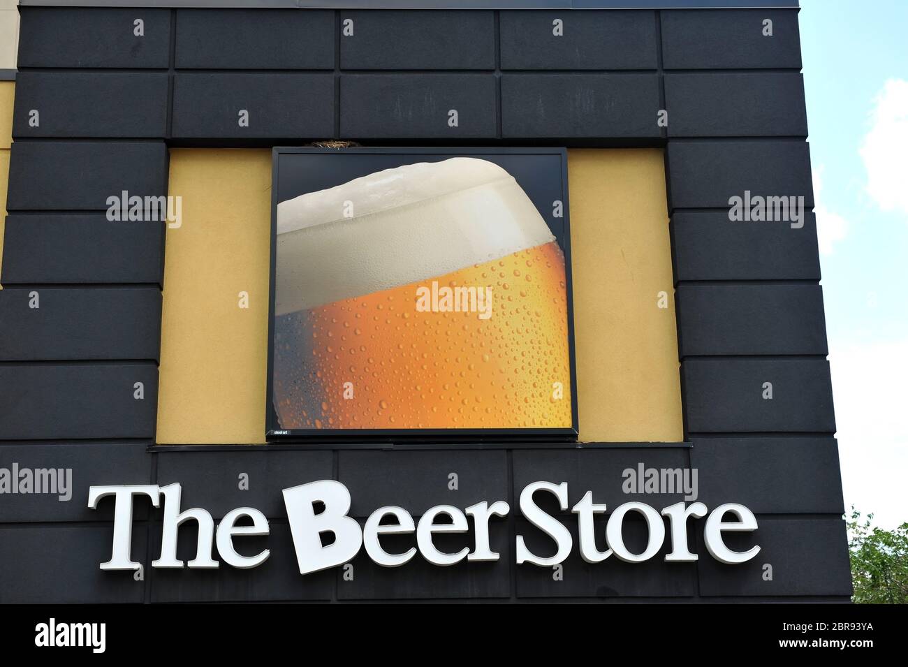 Ottawa, Canada - 1 luglio 2011: Nasce il Beer Store, noto anche come Brewers Retail, una catena di negozi al dettaglio di proprietà privata, costituita da joint-venture in Ontario, Canada Foto Stock