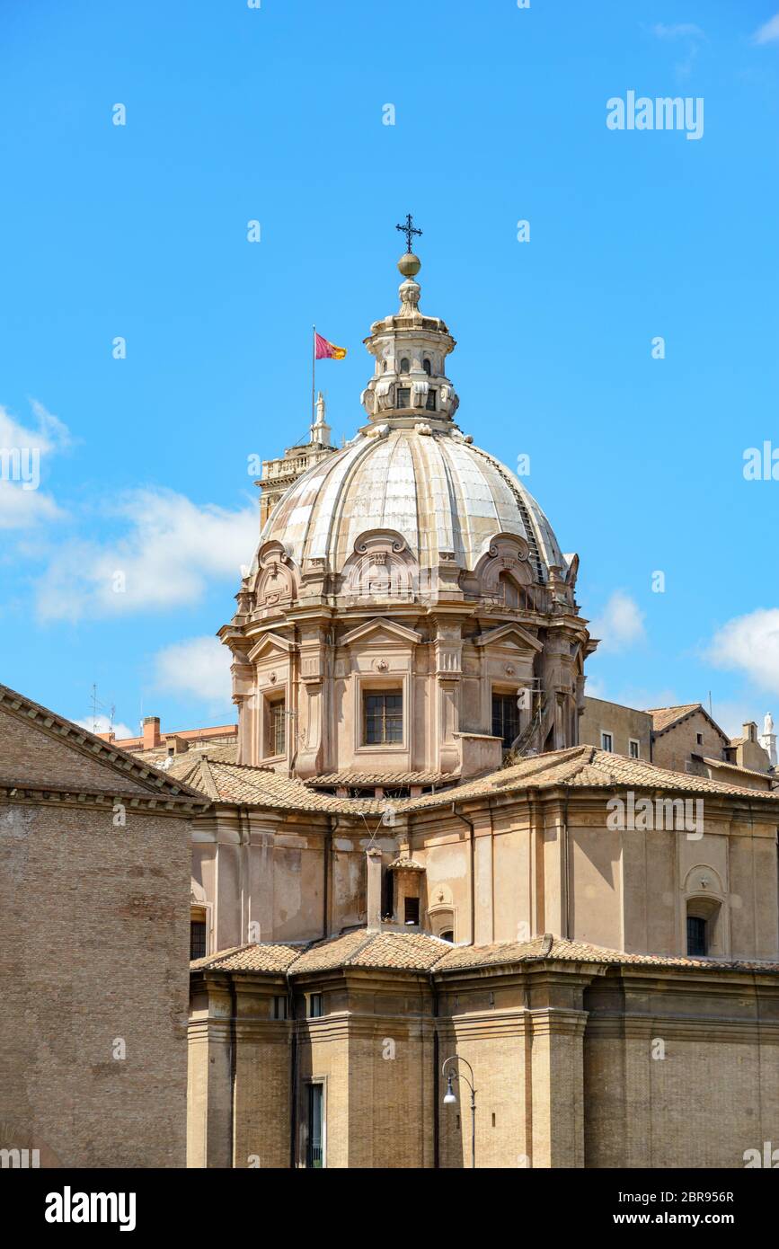 La bella cupola del SS Nome di Maria la Chiesa in Roma, Italia Foto Stock