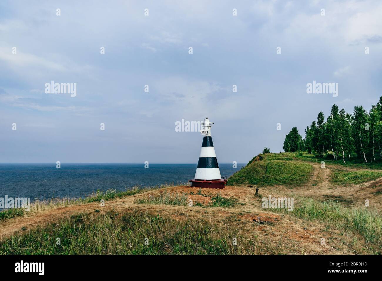 Faro con il puntatore sul fiume Volga in lingua russa Foto Stock