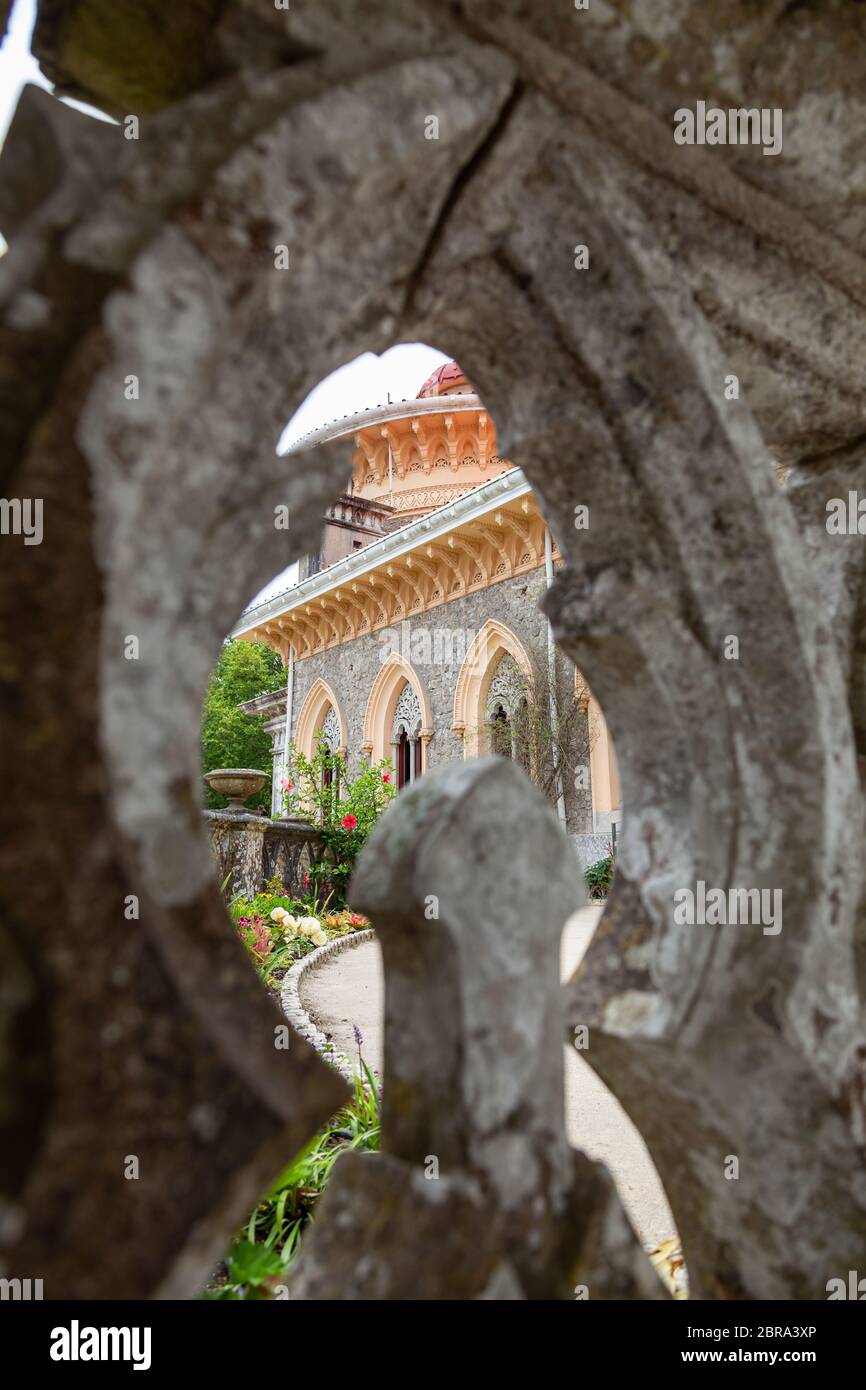 Palace Monserrat a Sintra, Portogallo. dettagli dell'edificio con squisita architettura moresca Foto Stock