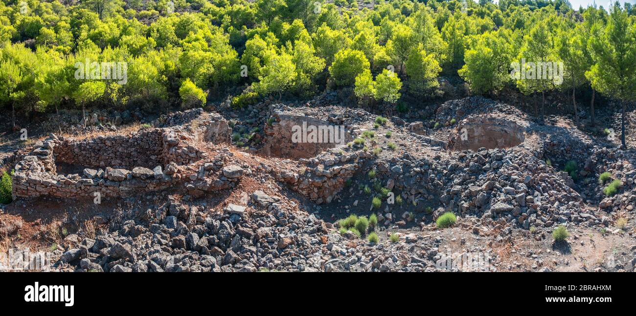 Vista impressionante sul sito storico delle antiche miniere d'argento di Lavrion Foto Stock