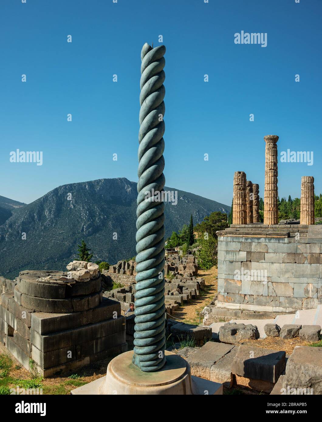 Colonna serpentina, Treppiedi Plataei o Treppiedi Delphi di fronte al tempio di Apollon a Delfi, Grecia Foto Stock