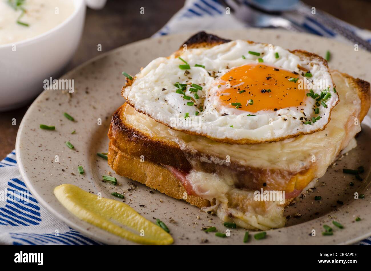 Croque madame sandwich, una delizia prodotti alimentari, fotografia Foto Stock