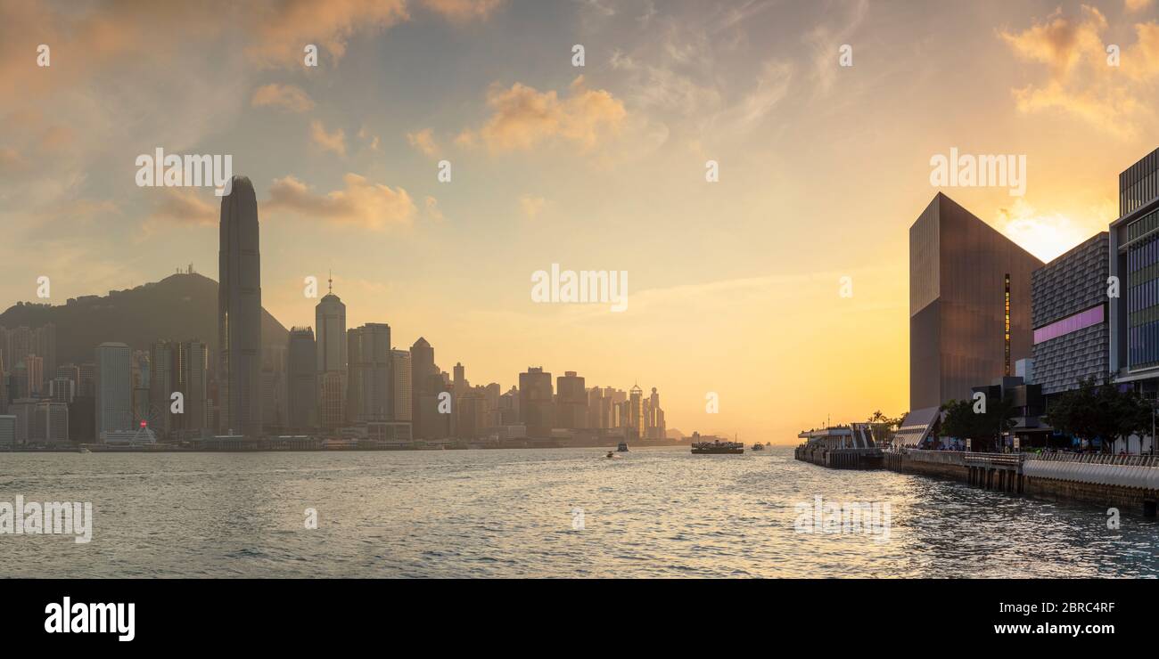 Isola di Hong Kong skyline al tramonto, Hong Kong Foto Stock