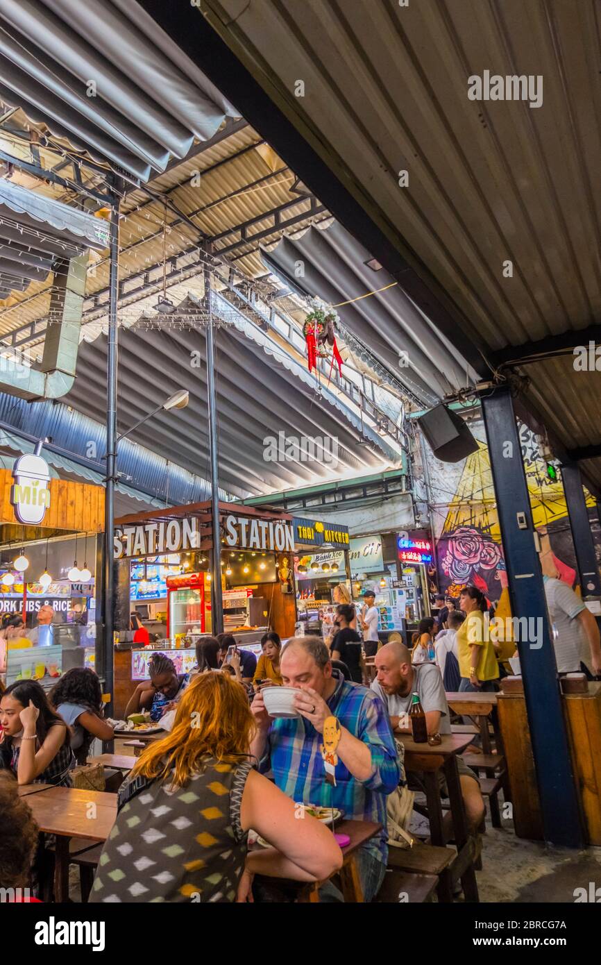 Food Court, area per mangiare, mercato di cibo di strada ben Thanh, ho Chi Minh City, Vietnam, Asia Foto Stock