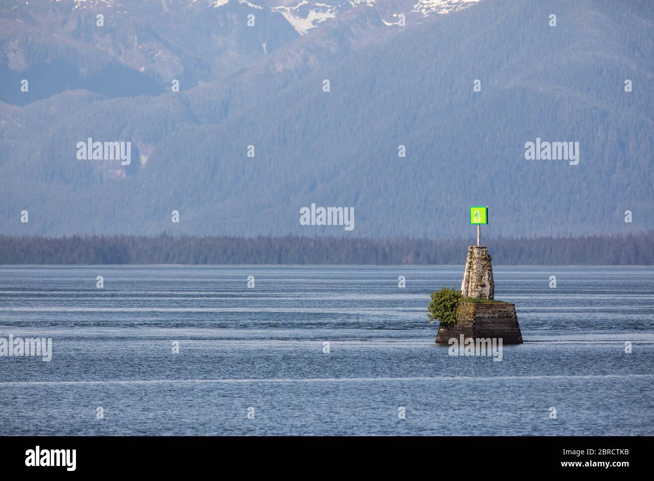 Le frecce di Wrangell comprendono viste panoramiche e buoy marcatore fuori Petersburg, Alaska sudorientale, Stati Uniti. Foto Stock