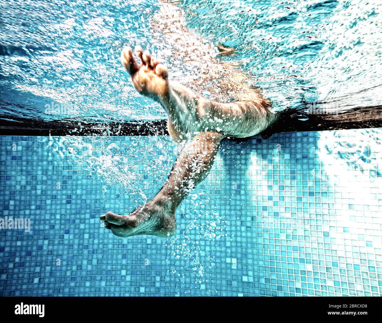 Piedi per uomo, piedi sotto l'acqua, ginnastica sotto l'acqua, ginnastica in acqua, Germania Foto Stock