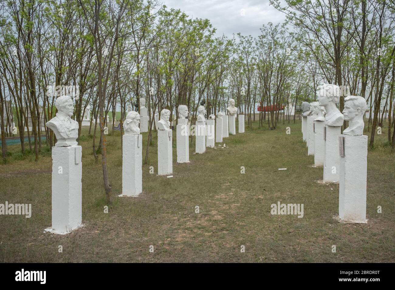 Gruppo scultoreo di busti nel Museo del realismo socialista. Frumushika Nova, Odessa Oblast, Ucraina, Europa dell'Est Foto Stock