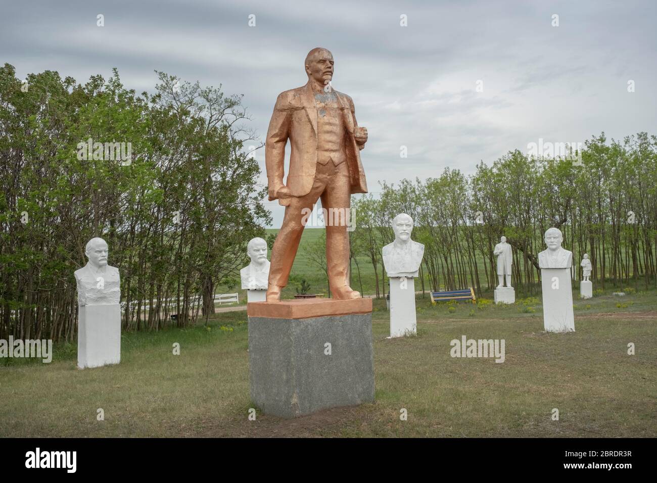 Gruppo scultoreo di Monumento e busti di Vladimir Lenin nel Museo del realismo socialista. Frumushika Nova, Odessa Oblast, Ucraina, Europa dell'Est Foto Stock