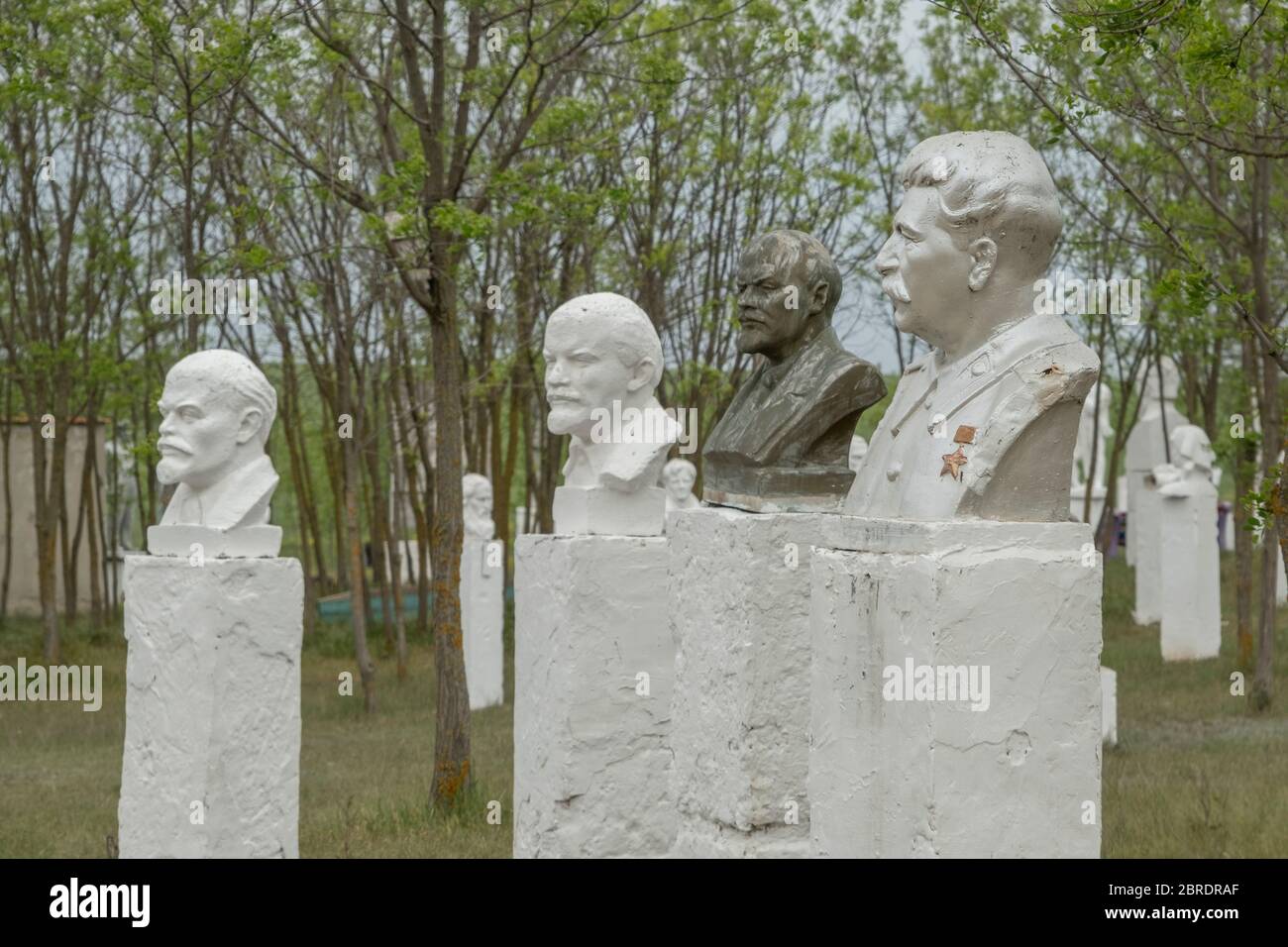 Gruppo scultoreo di busti di Joseph Stalin e Vladimir Lenin nel Museo del realismo socialista. Frumushika Nova, Odessa Oblast, Ucraina, Europa dell'Est Foto Stock