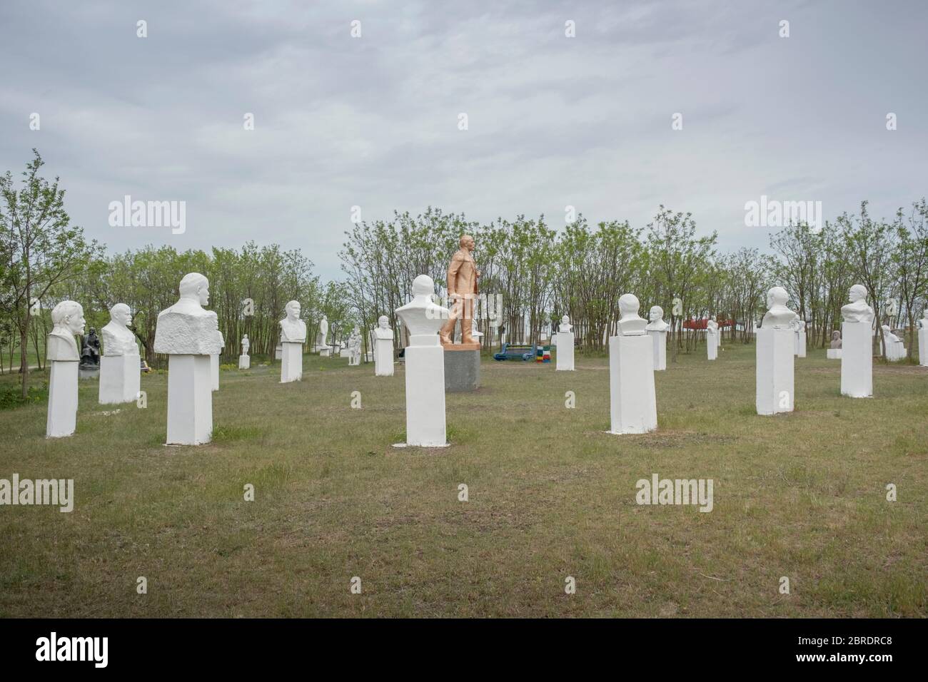 Gruppo scultoreo di Monumento e busti di Vladimir Lenin nel Museo del realismo socialista. Frumushika Nova, Odessa Oblast, Ucraina, Europa dell'Est Foto Stock