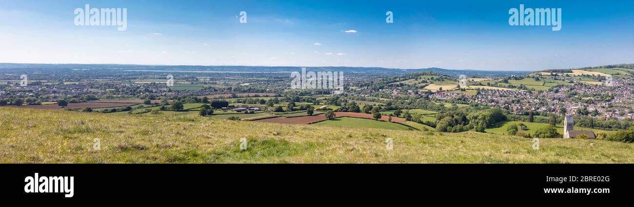 Vista da Selsley Common verso Kings Stanley e il fiume Severn Foto Stock