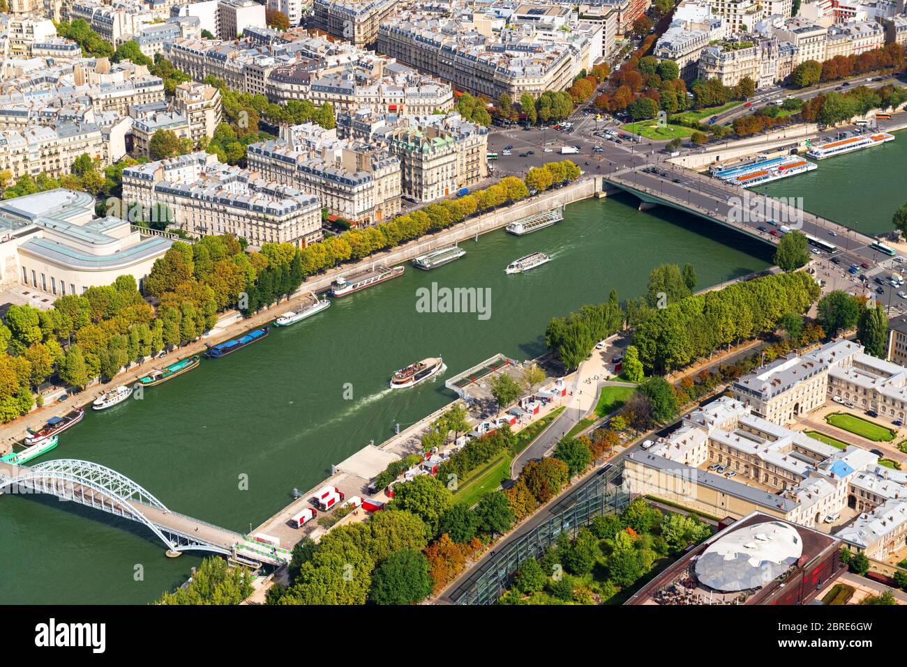 Vista di Parigi dalla Torre Eiffel, Francia. Il fiume Senna. Foto Stock