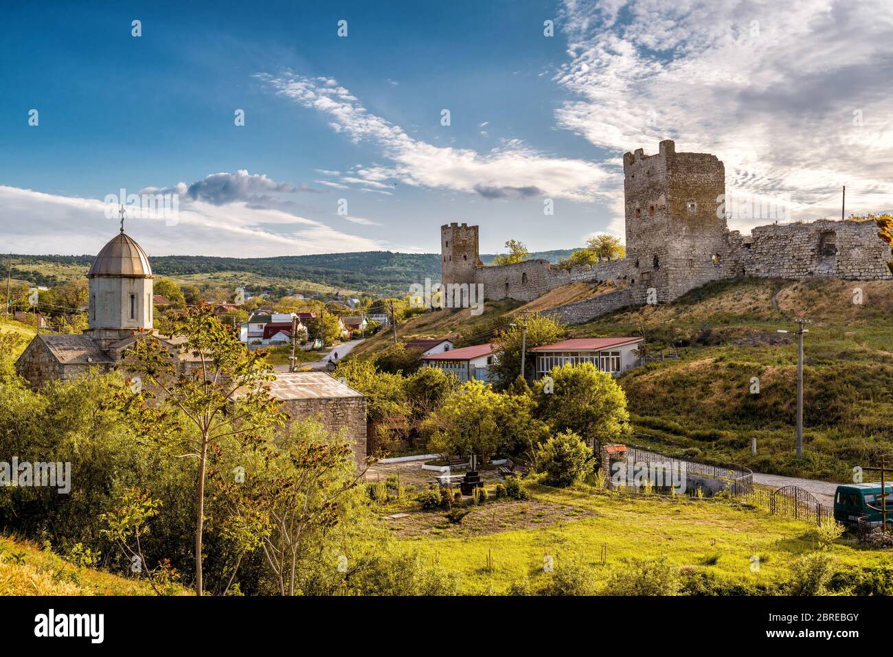 Le rovine della fortezza genovese nella città di Feodosia, Crimea, Russia Foto Stock